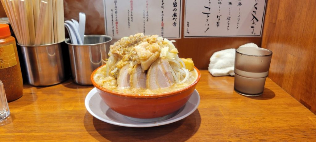 ８分ぐらいで着丼！さすが二郎インスパイア系！このパフォーマンス