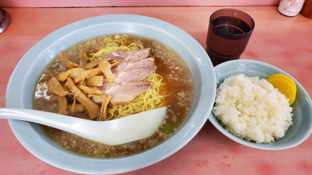 今日のメニューはチャーシューメン+メンマと小ライスです。