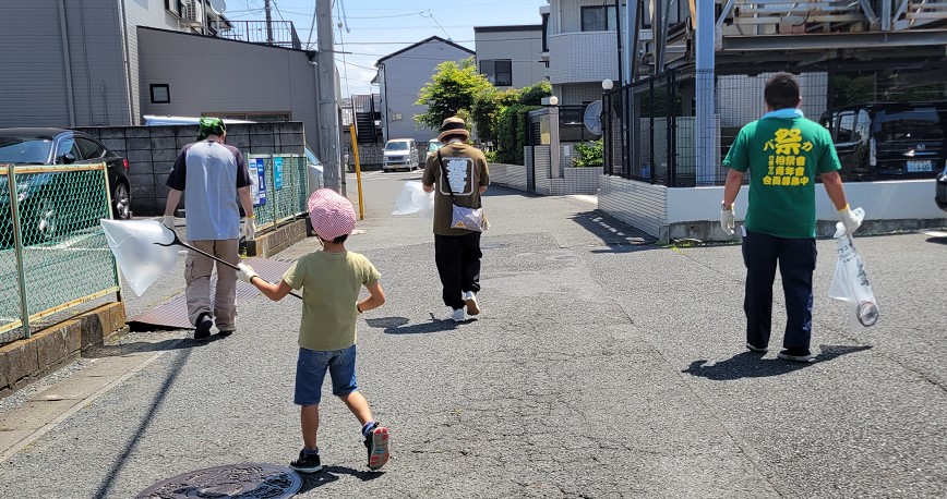 これからボミ拾いがスタートです(#^^#)行徳相祭會は神輿だけでなく町のボランティアも頑張ります