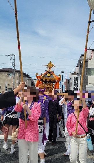 天気も良く神輿日和で神酒所から出発します