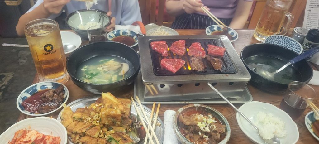 子供たちはカルビよりロース派のようです(^_^;)上ロースばかり食べてました