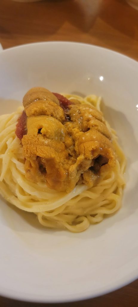 贅沢なウニパスタ！麺もトマトソースも手作りです。