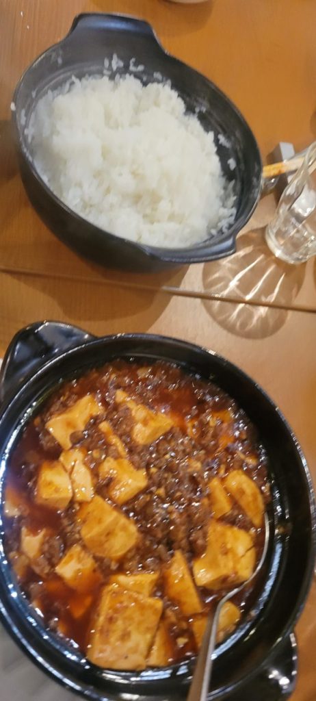 本日のメインディッッシュは釜炊きご飯と麻婆豆腐！すべて美味しかった